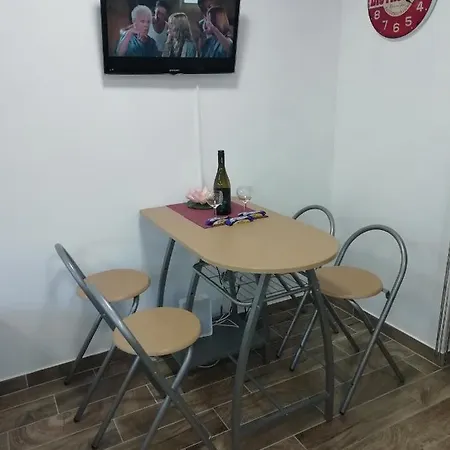 Apartman מלון דירות