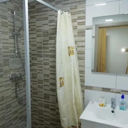 Apartman מלון דירות שצ'ופק