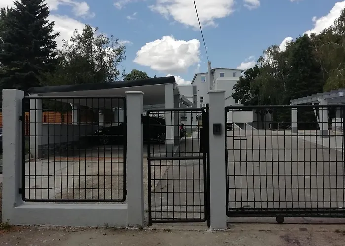 Apartman מלון דירות